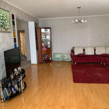 Bright Room Near International Exhibition Centre Kiev Esterno foto
