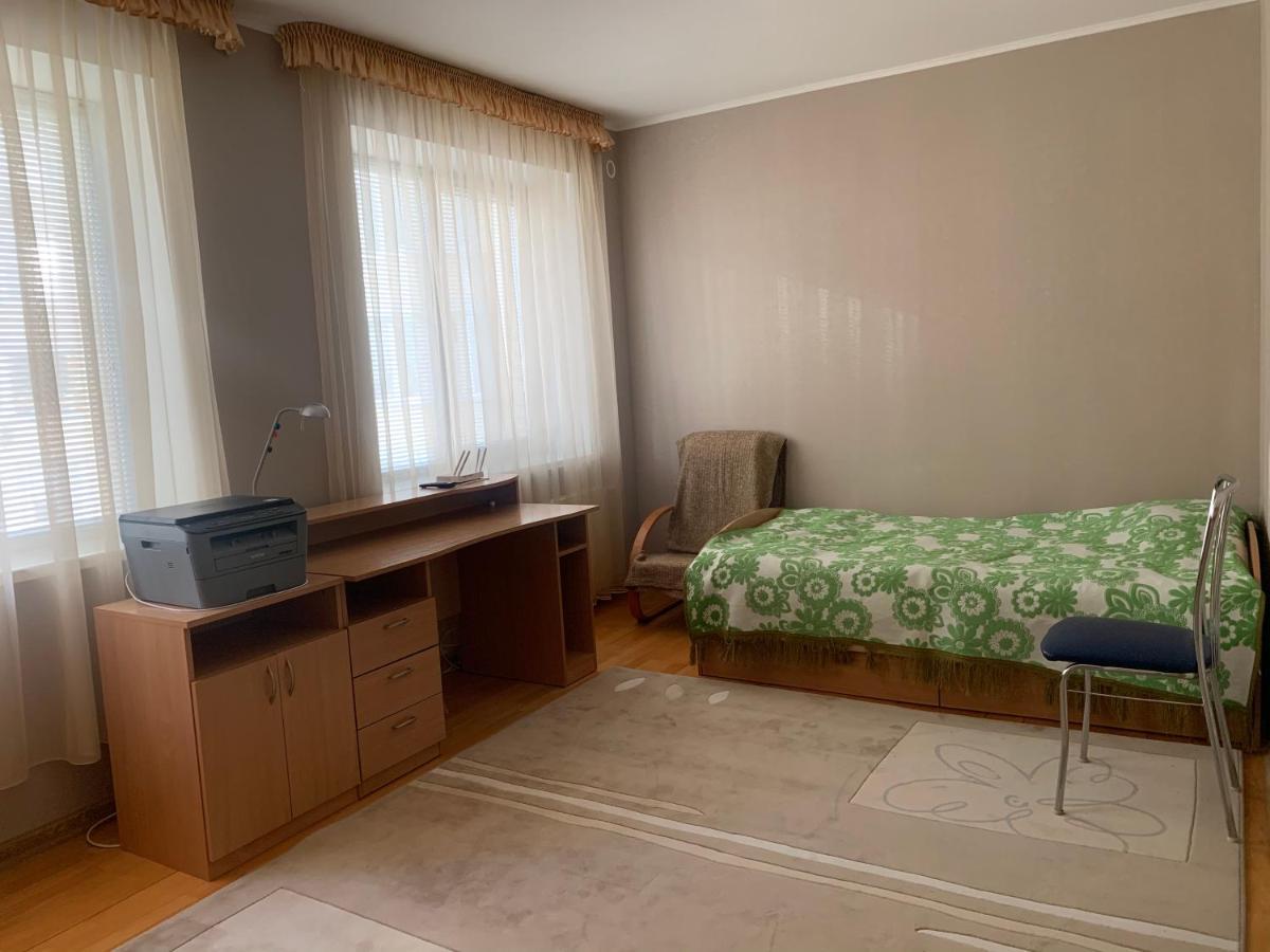Bright Room Near International Exhibition Centre Kiev Esterno foto